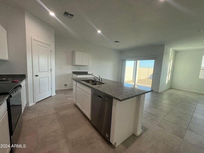 Building Photo - 1575 E Lardner Dr