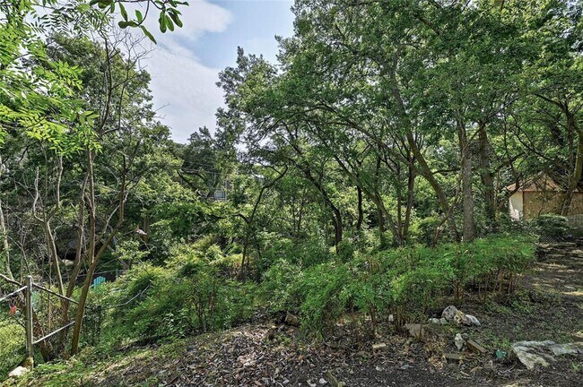 Building Photo - 6305 Shadow Valley Dr