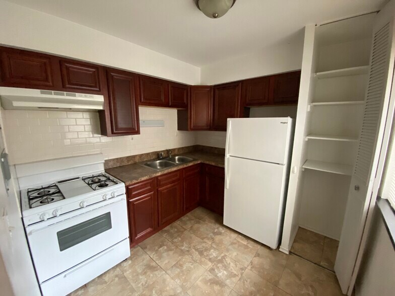 Primary Photo - 742 W Buena Ave