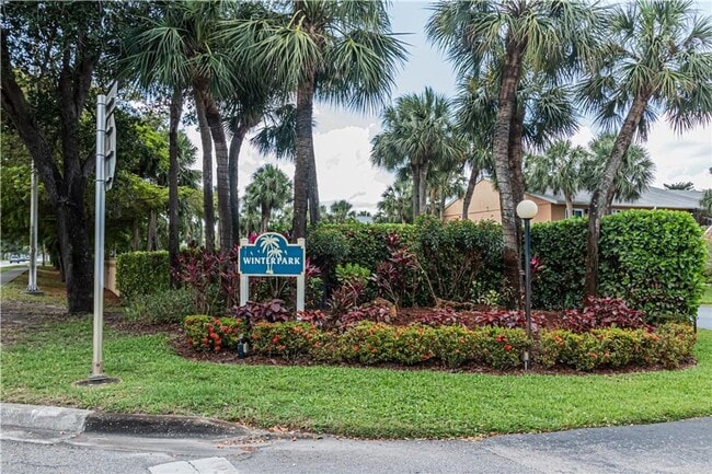 Building Photo - Bright & Spacious First-Floor Condo in Win...