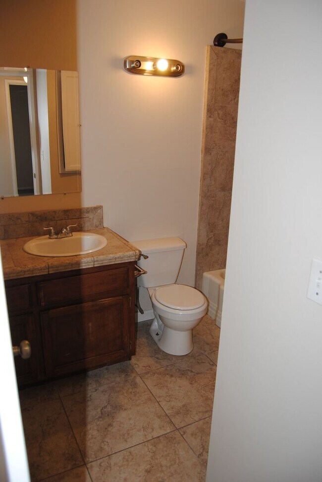 Building Photo - 5701 Daggett Ave