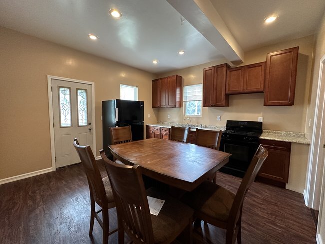 Kitchen 1-2 - 697 Allyn St