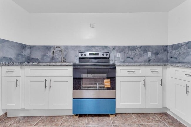 Building Photo - 5831 Taylor St