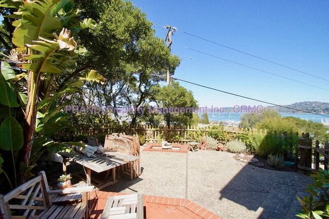 Building Photo - 63 Glen Dr