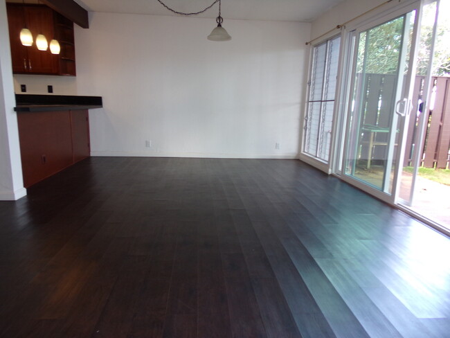 Building Photo - PALEHUA GARDENS - Upgraded 3 Bedroom Townhome