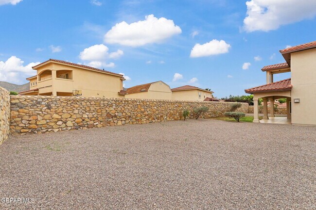 Building Photo - 6285 Wildwood Ct