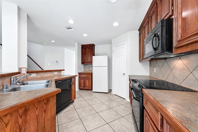 Building Photo - 11927 Shallow Oaks Dr