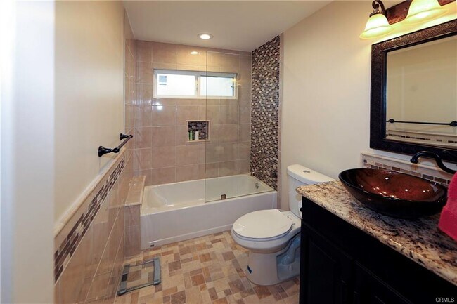 Building Photo - 16513 Moorpark St