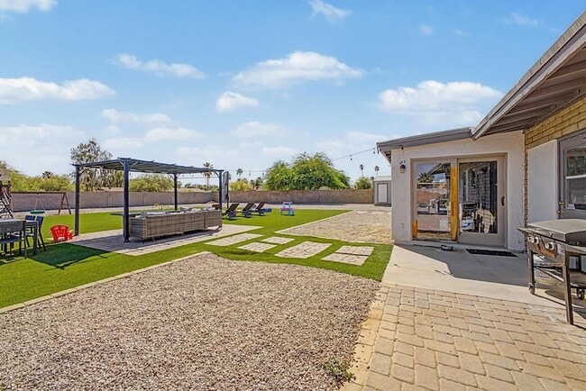 Building Photo - 6315 E Delcoa Ave