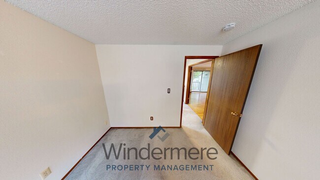 Building Photo - 601 Village Way