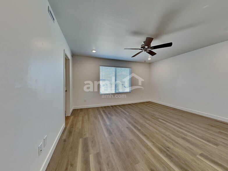 Building Photo - 20177 W Thomas Rd