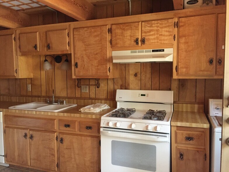 Building Photo - 2037 Fox Ln