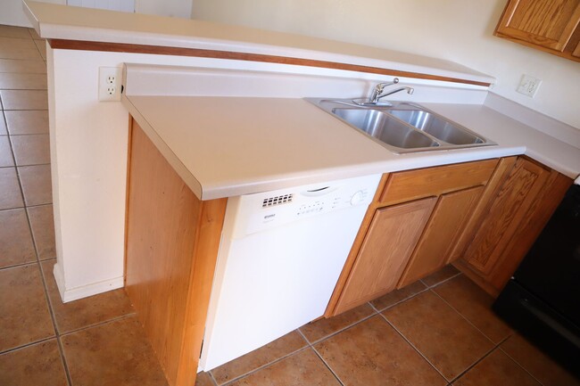 Building Photo - Great home great price