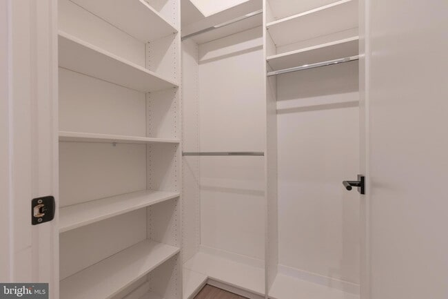 Building Photo - 1421-23-1423 E Columbia Ave