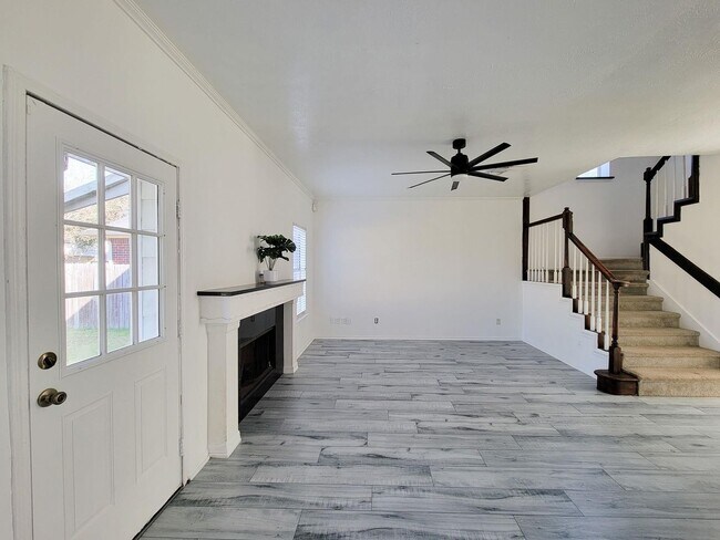 Building Photo - NICE 4 BEDROOM 2 BATH LEASE HOME WITH 2327 SF