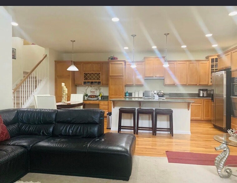 Building Photo - 22531 NE Cascara Cir