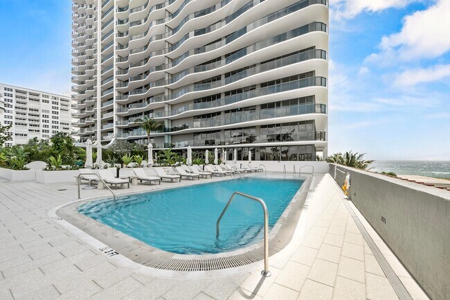 Building Photo - 900 N Ocean Blvd