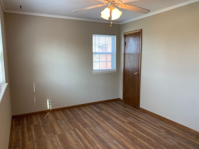 Building Photo - Property on approx 1 acre with lots of upd...