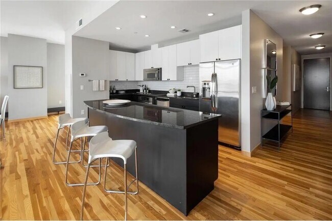 Building Photo - Minneapolis, MN