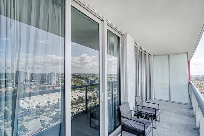 Building Photo - 2602 E Hallandale Beach Blvd