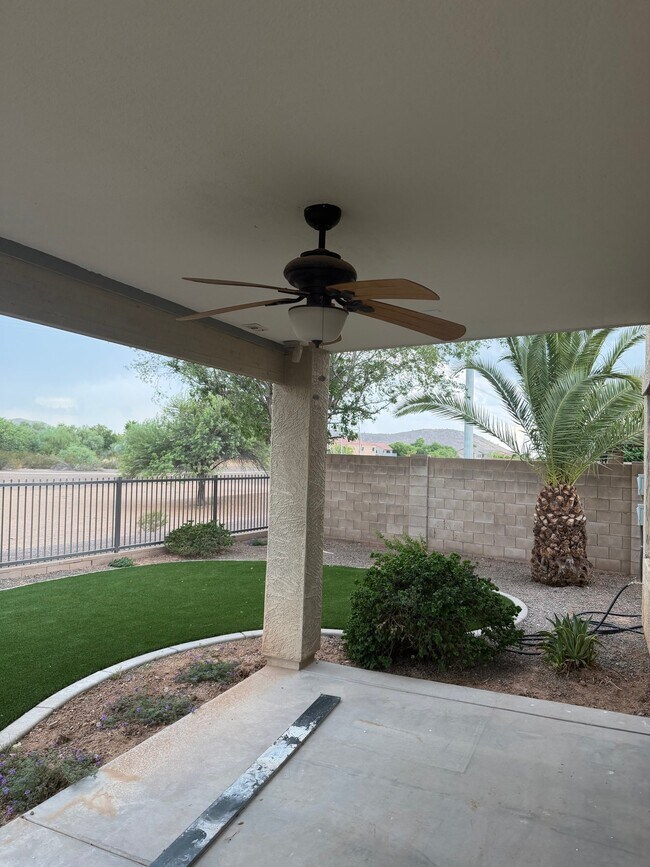 Building Photo - 2741 E Quiet Hollow Ln