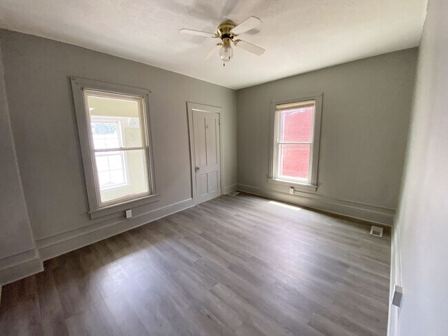 Building Photo - 3 Bedroom Duplex