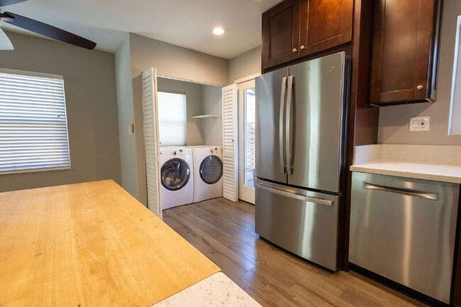 Building Photo - 4513 E Cervato St