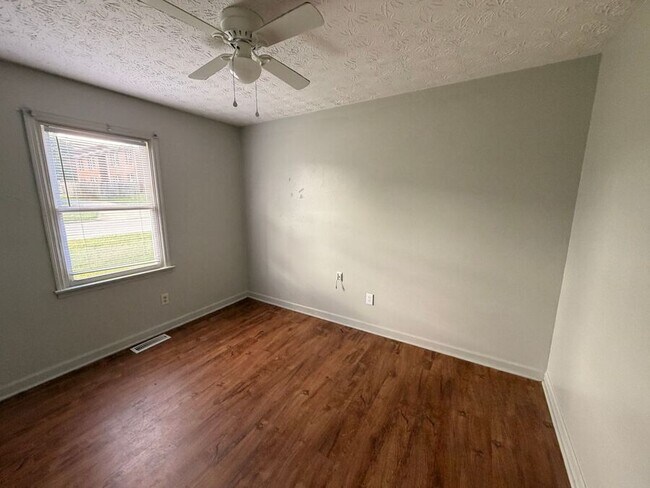 Building Photo - 116 Wichita Dr