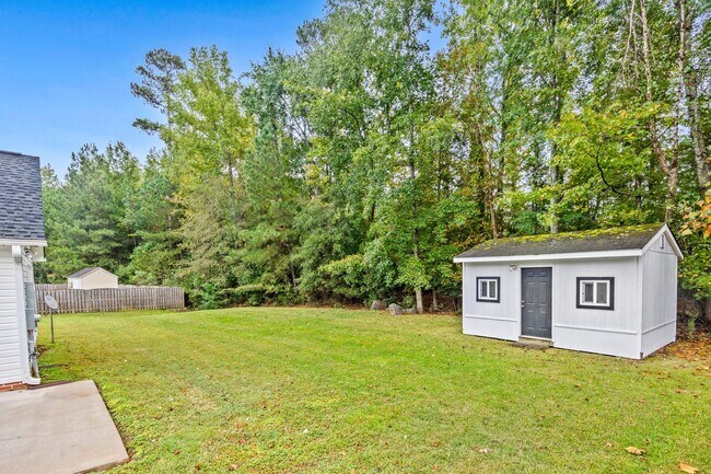 Building Photo - Beautiful 3-bed, 2 bath home in Hallmark G...