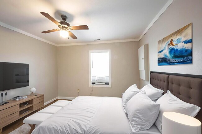 Building Photo - "Cozy 1-Bedroom Haven in Greenfield with E...