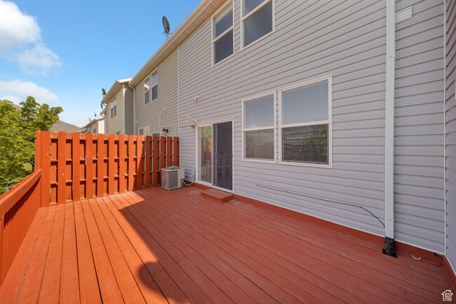 Building Photo - 175 E Wayfield Dr