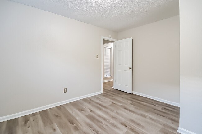 Building Photo - 2627 S Brompton Dr