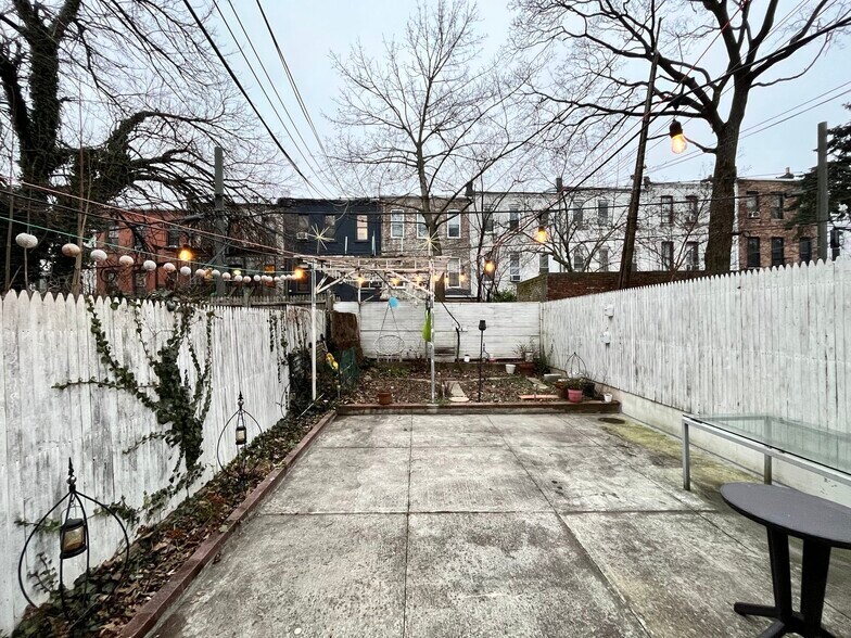 Building Photo - 451 51st St