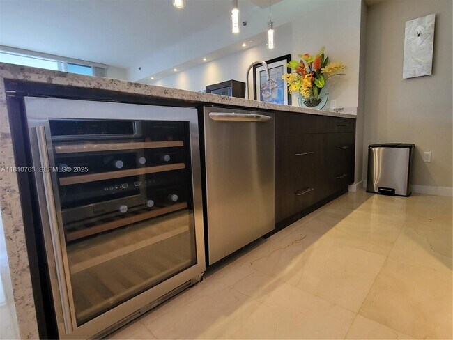 Building Photo - 1830 S Ocean Dr