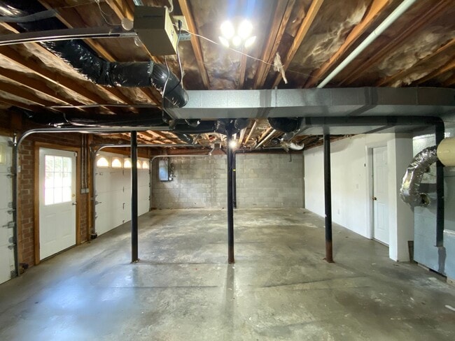 Building Photo - 1800 Curraghmore Rd