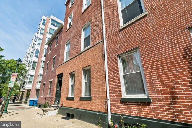 Building Photo - 303 S 11th St