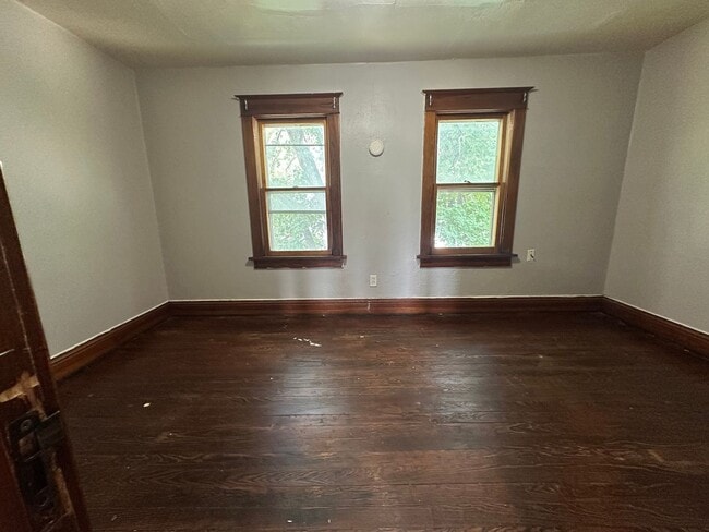 Building Photo - 3 bed, 1 bath home for rent in Waterloo