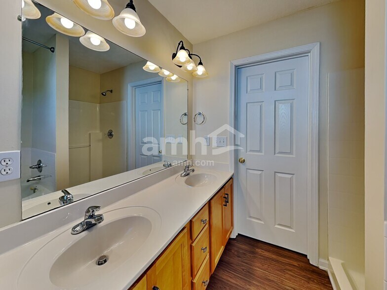 Building Photo - 633 Tylertown Rd