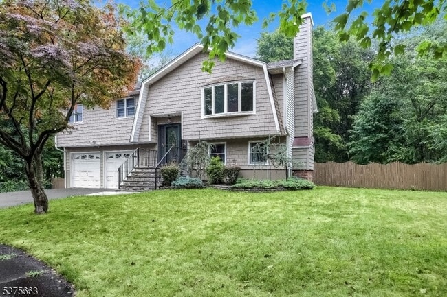 Primary Photo - 27 Ellen Ln