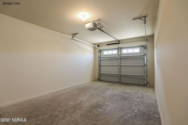 Building Photo - Townhome in Boyington W/GARAGE in Boyington Place!