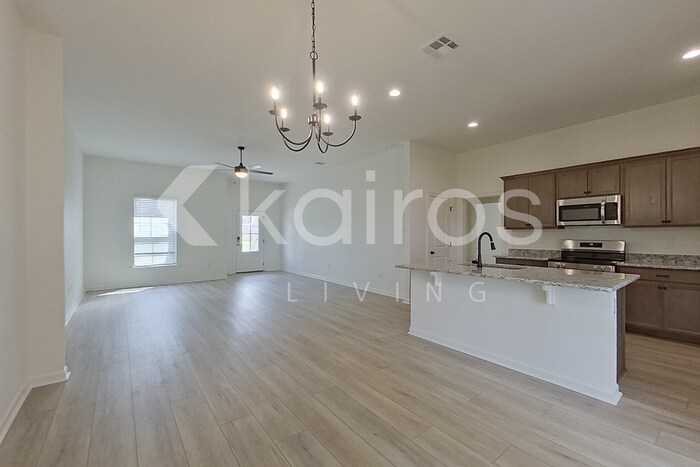 Building Photo - 117 Rainfall Ln