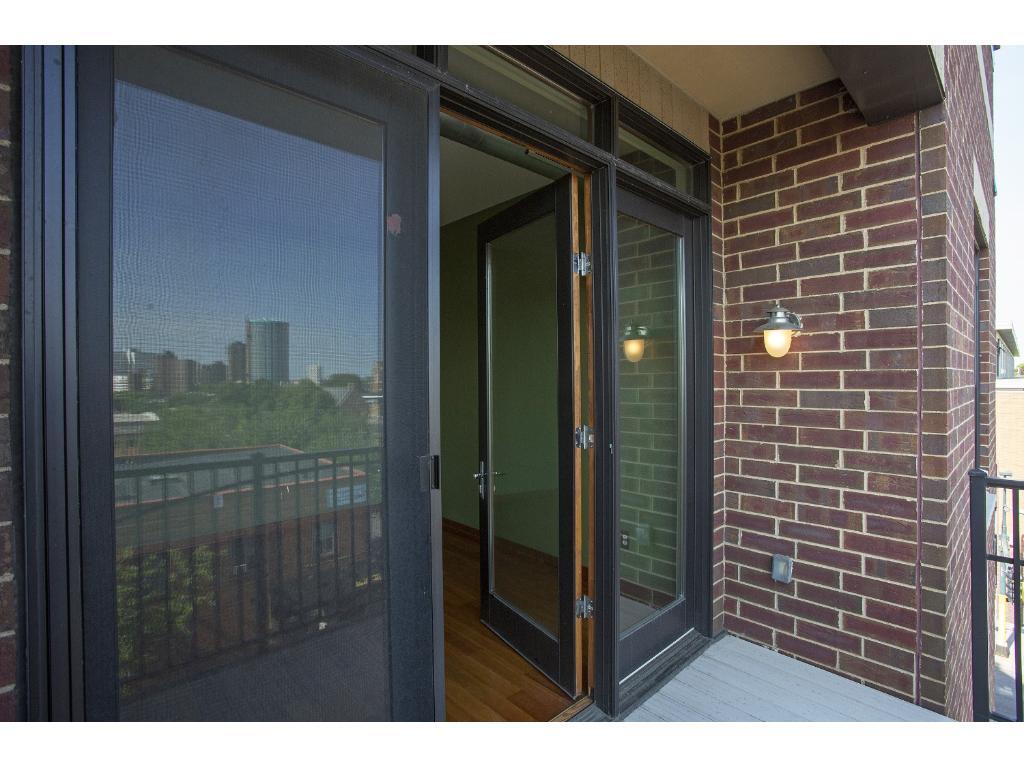 Personal Balcony - 15 E Franklin Ave