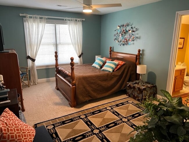 Building Photo - City of Maryville 37803 - SHORT TERM lease considered! Furnished! - 4 bedroom, 3.5 bath home - Ca...