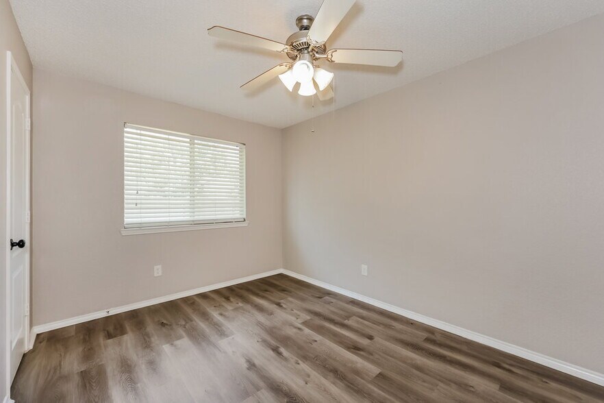 Building Photo - 5904 Heatherglen Terrace