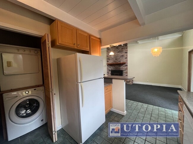 Building Photo - Beautiful and spacious 2 Bedroom, 1.5 Bathroom Located in Rio Del Mar, close to the beach and Apt...