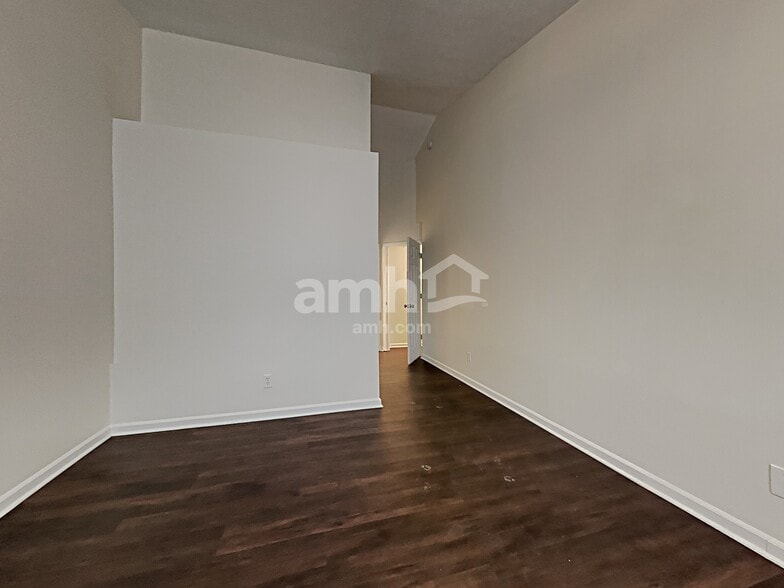 Building Photo - 770 Kingston Cir