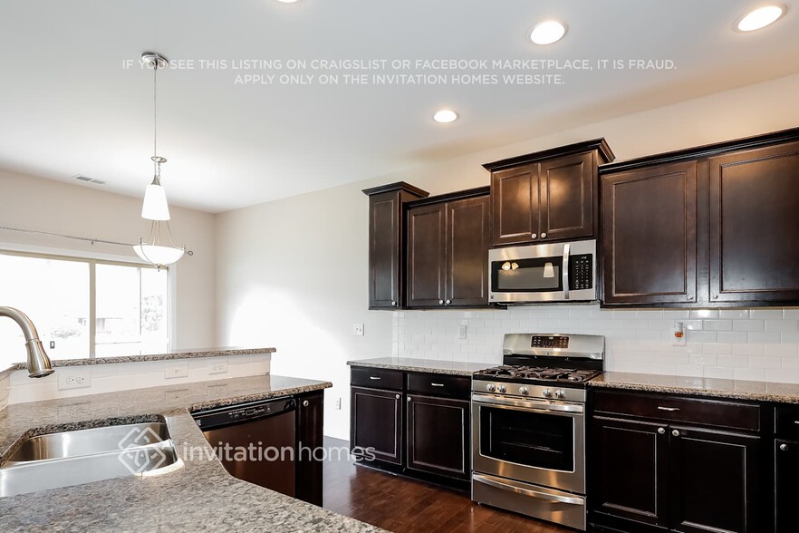 Building Photo - 10722 Candlestick Ct
