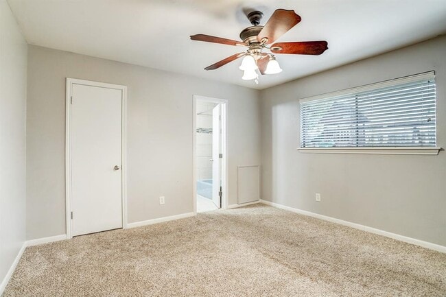 Building Photo - 5710 De Lange Ln