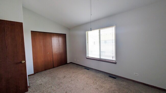 Building Photo - 1713 Fieldstone Dr N