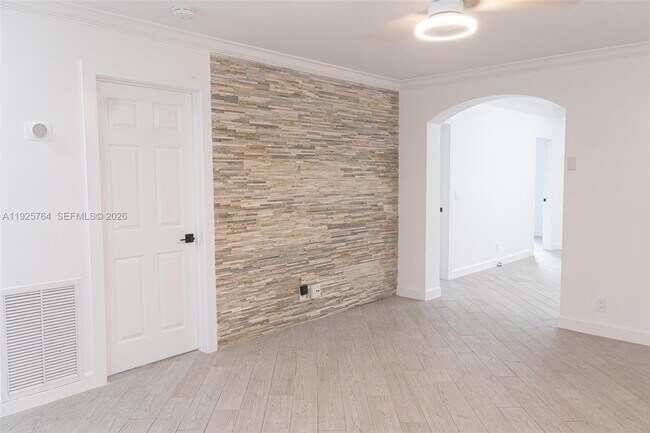 Building Photo - 5464 NE 3rd Ave